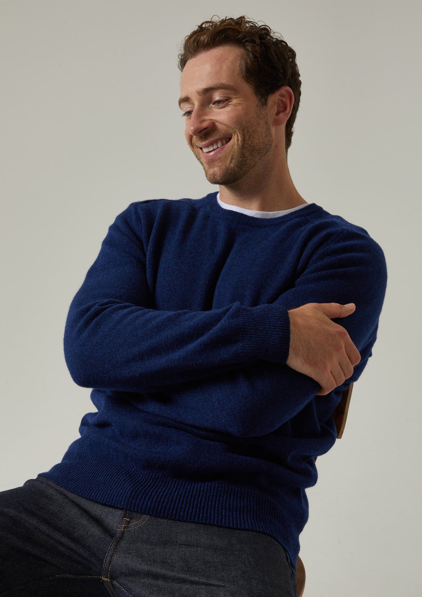 Dorset Herren-Lammwollpullover in Indigo – klassische Passform