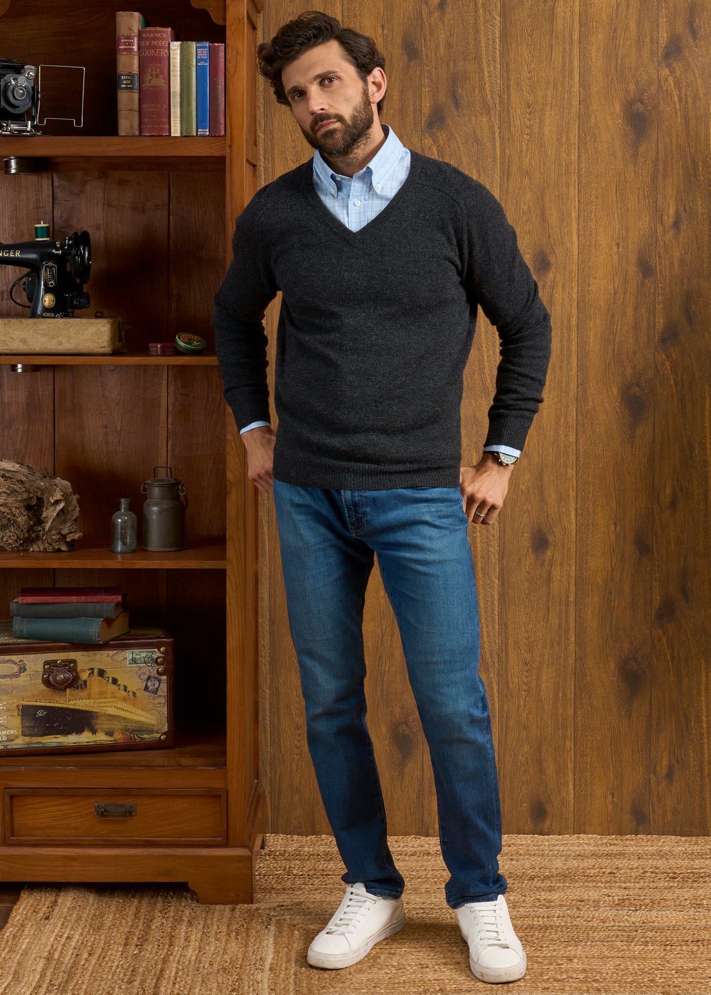 Kilsyth Men's Lambswool Jumper in Charcoal