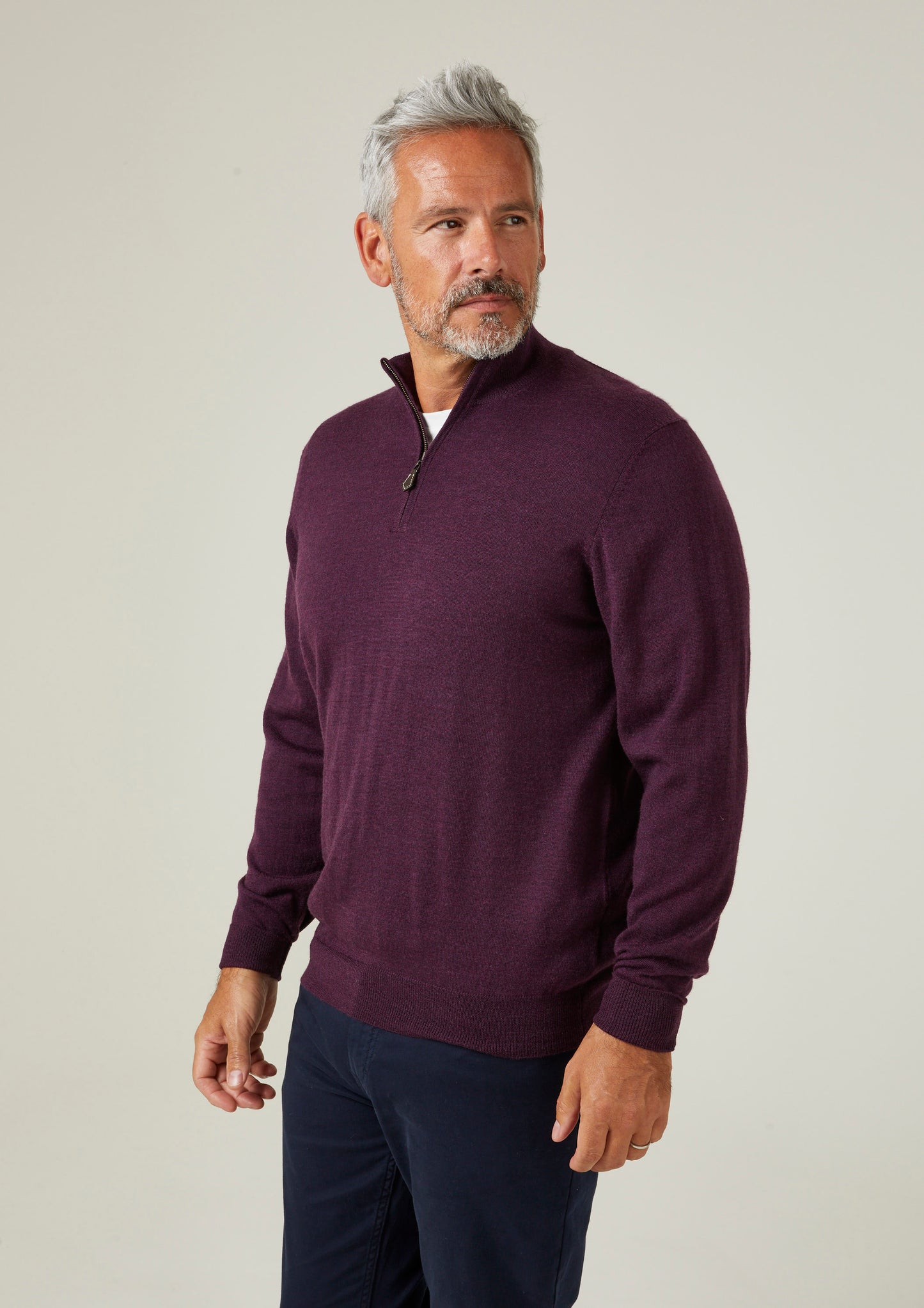 Barton Merinowolle-Mock-Pullover mit 1/4-Reißverschluss in schwarzer Traube – normale Passform