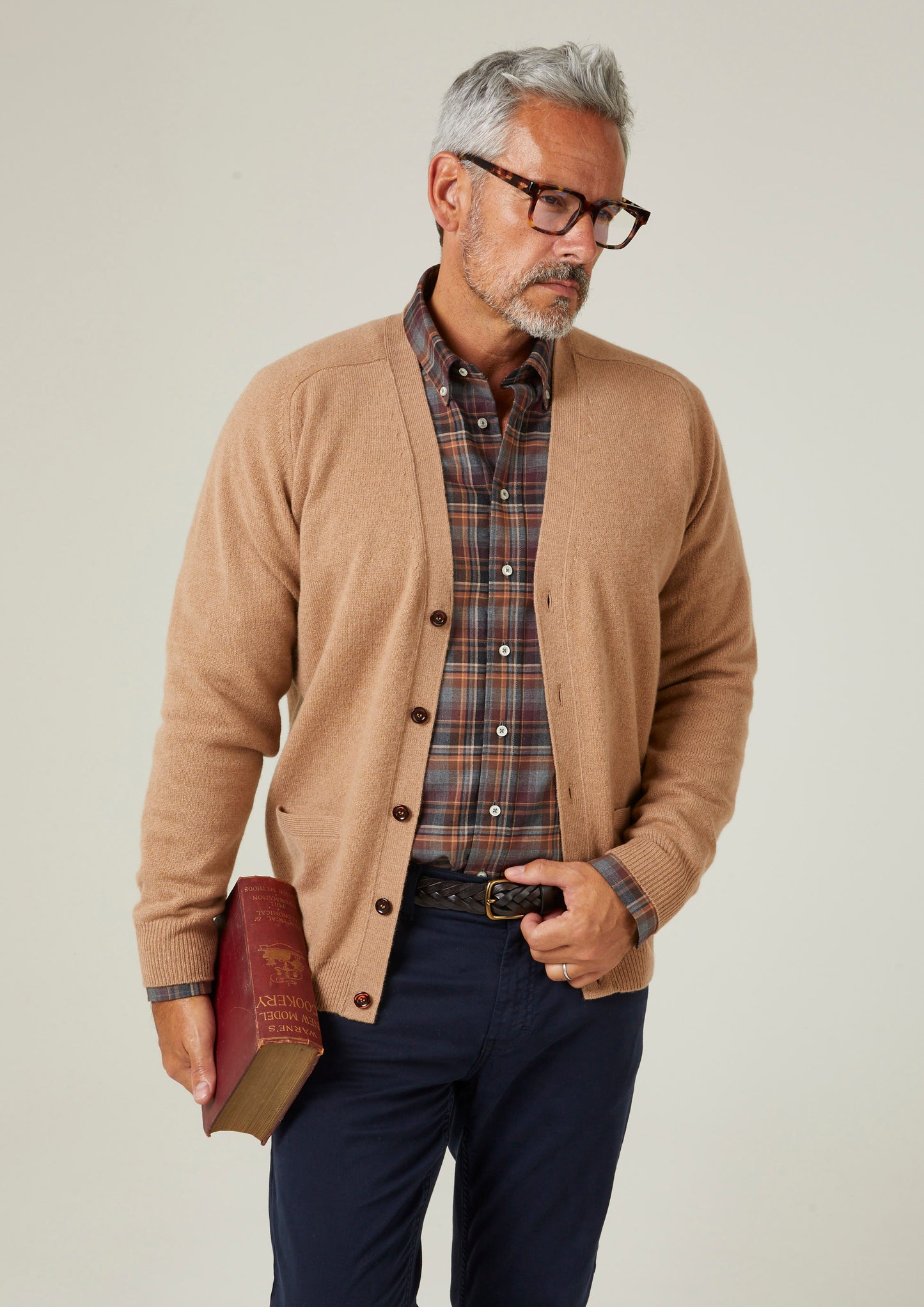 Cornwall-Lammwoll-Cardigan in Kamel – klassische Passform