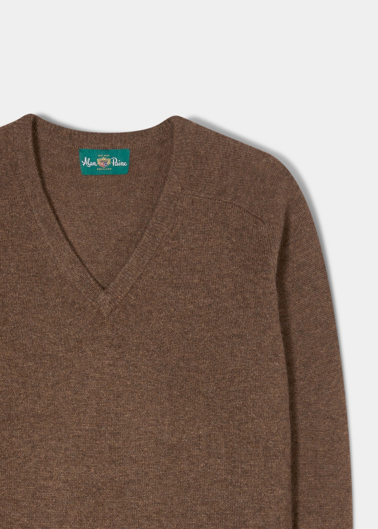 Kilsyth Herren-Lammwollpullover in Tabak – normale Passform