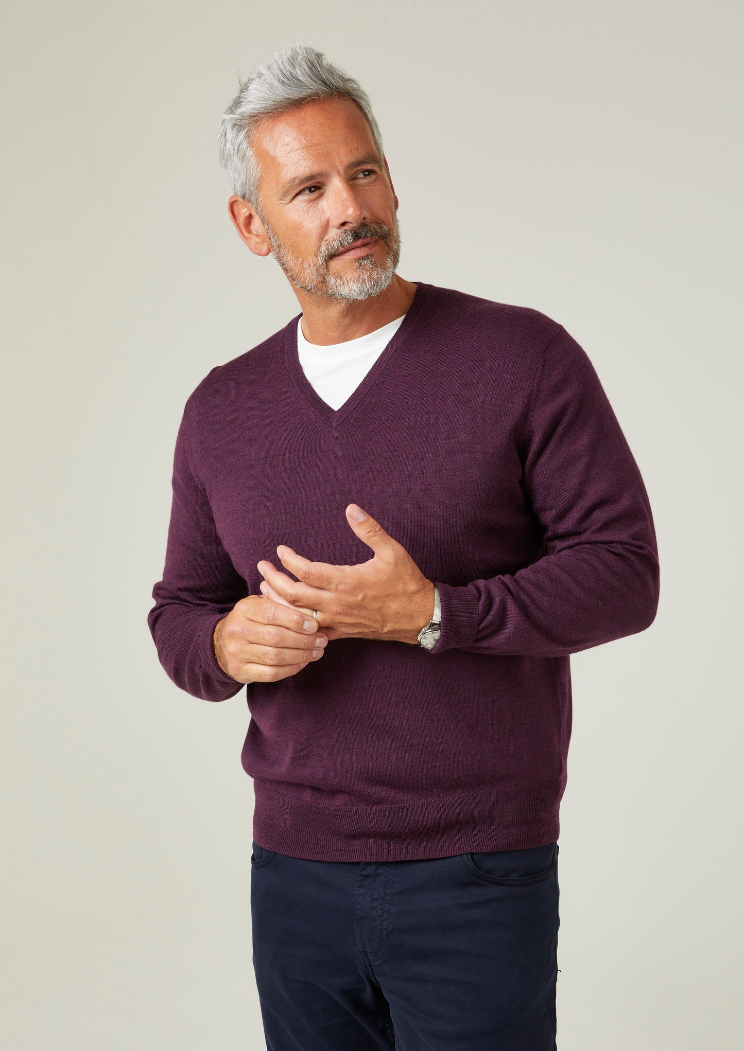 Millbreck-Merinowollpullover in schwarzer Traube – normale Passform