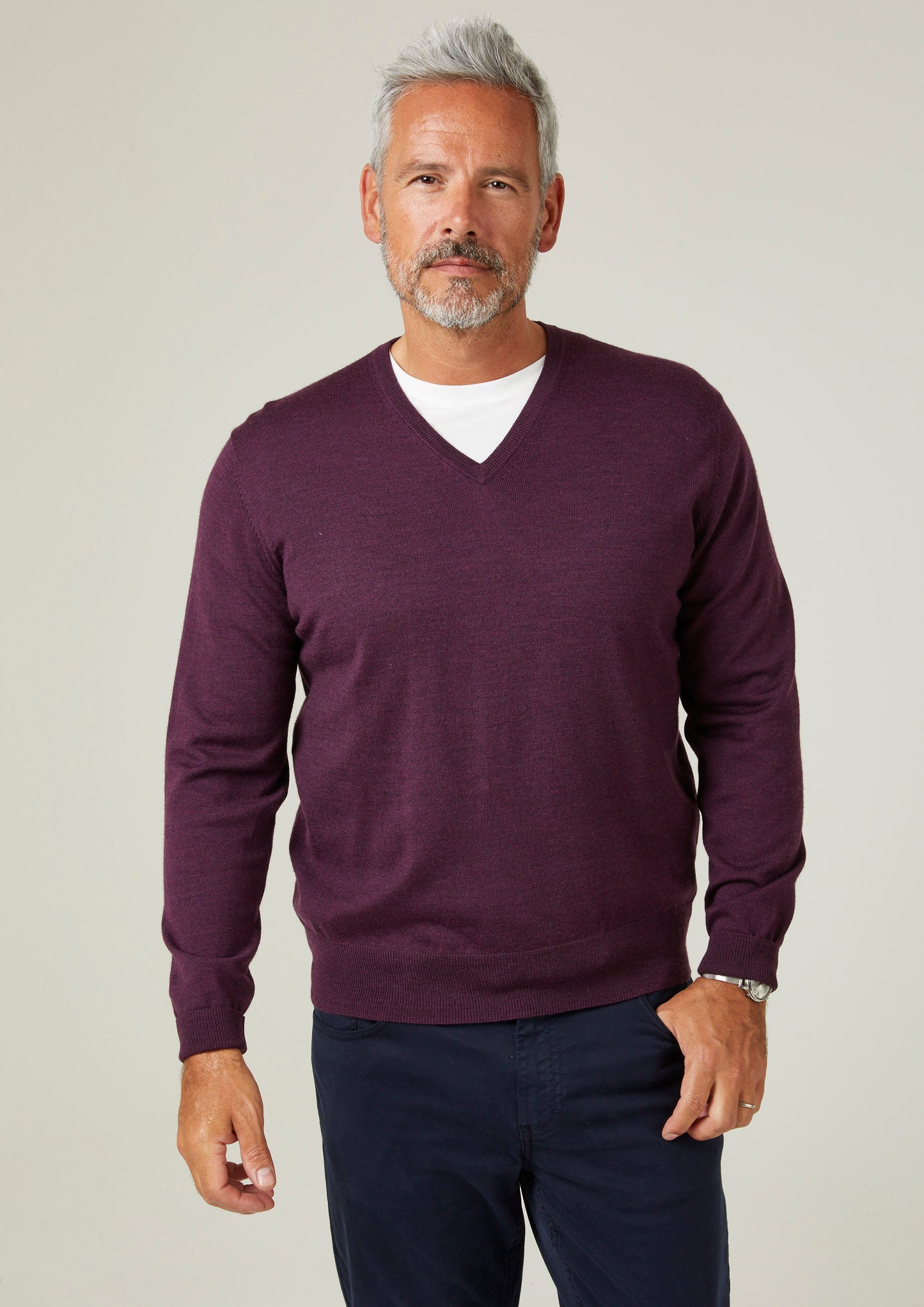 Millbreck-Merinowollpullover in schwarzer Traube – normale Passform