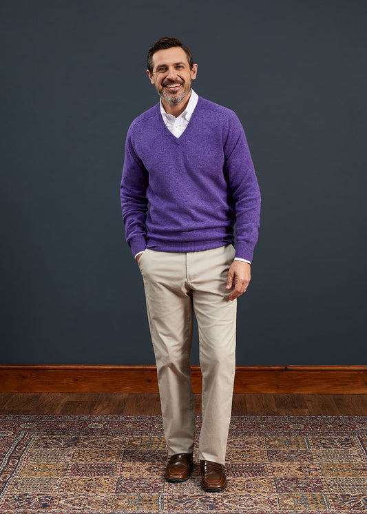 Men's Lambswool Vee Neck Jumper in Plum