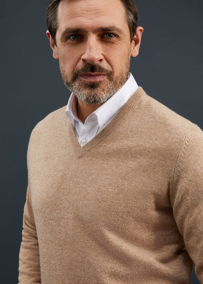 Men's Geelong Lambswool Vee Neck Jumper in Beige