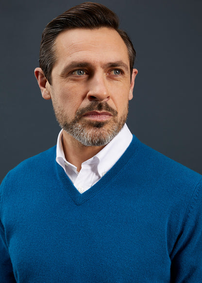Men's Geelong Lambswool Vee Neck Jumper in Teal
