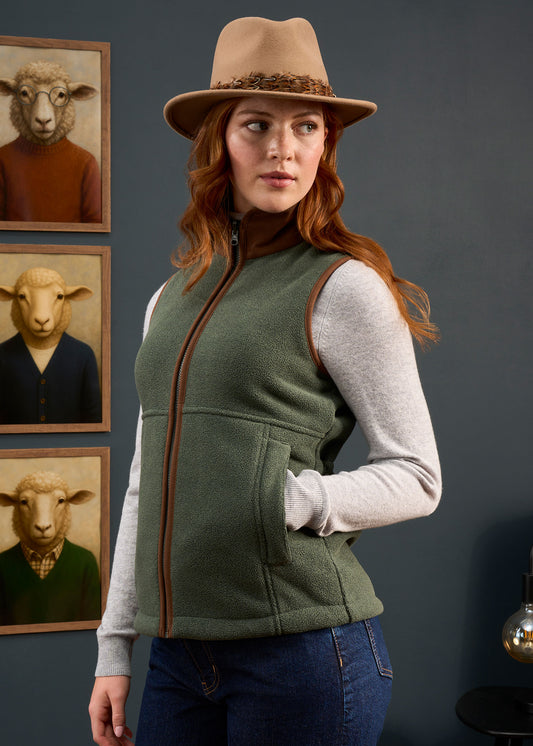 Aylsham Damen Fleece Gilet in Zedern-Grün - Normale Passform.
