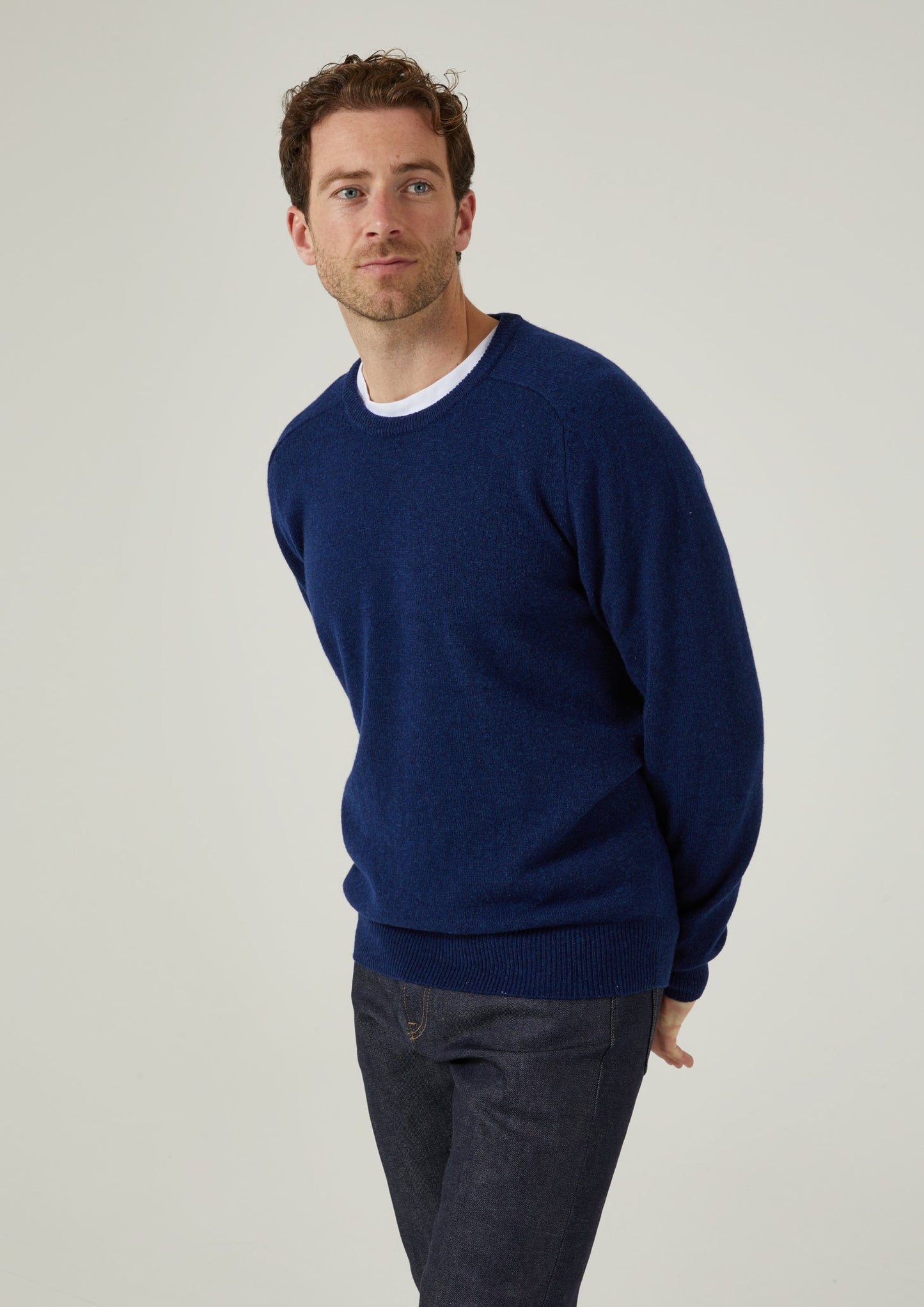 Dorset Herren-Lammwollpullover in Indigo – klassische Passform