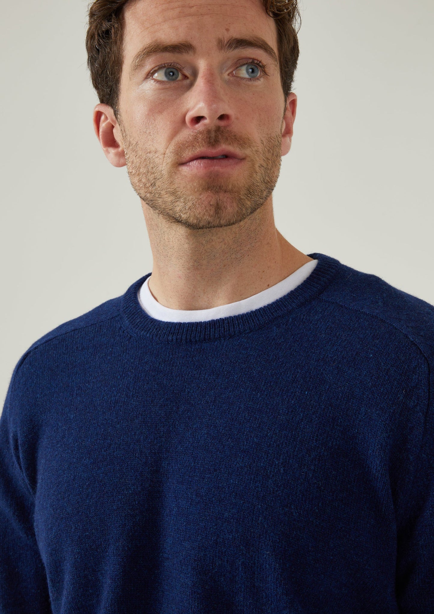 Dorset Herren-Lammwollpullover in Indigo – klassische Passform