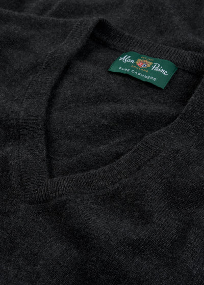Men's Cashmere Vee Neck Jumper in Charcoal