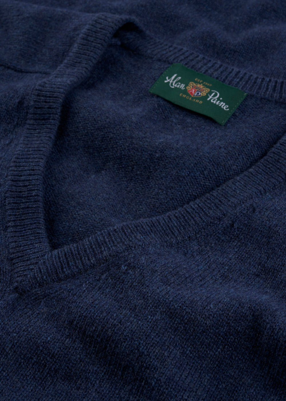 Men's Lambswool Vee Neck Jumper in Rhapsody