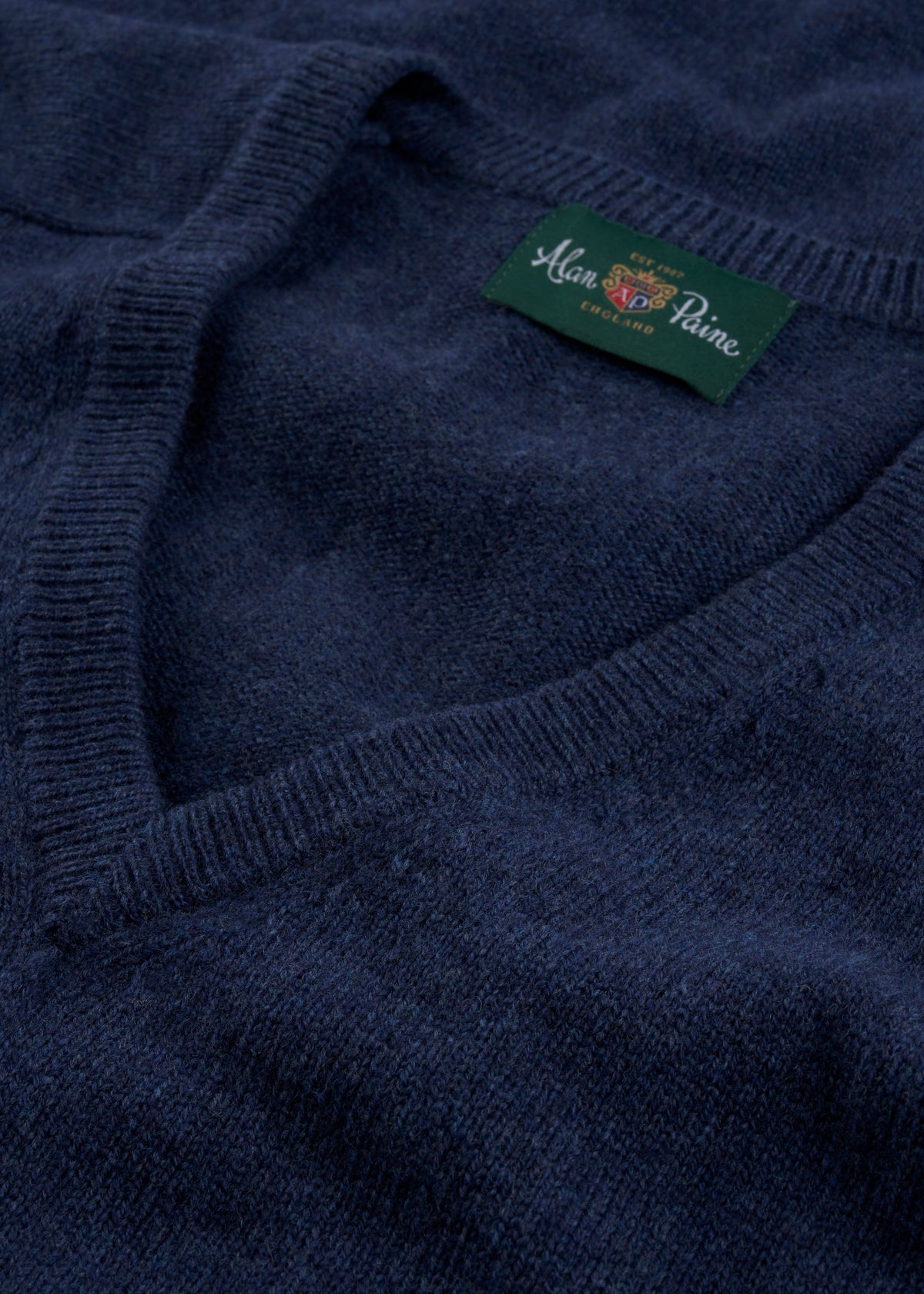 Men's Lambswool Vee Neck Jumper in Rhapsody