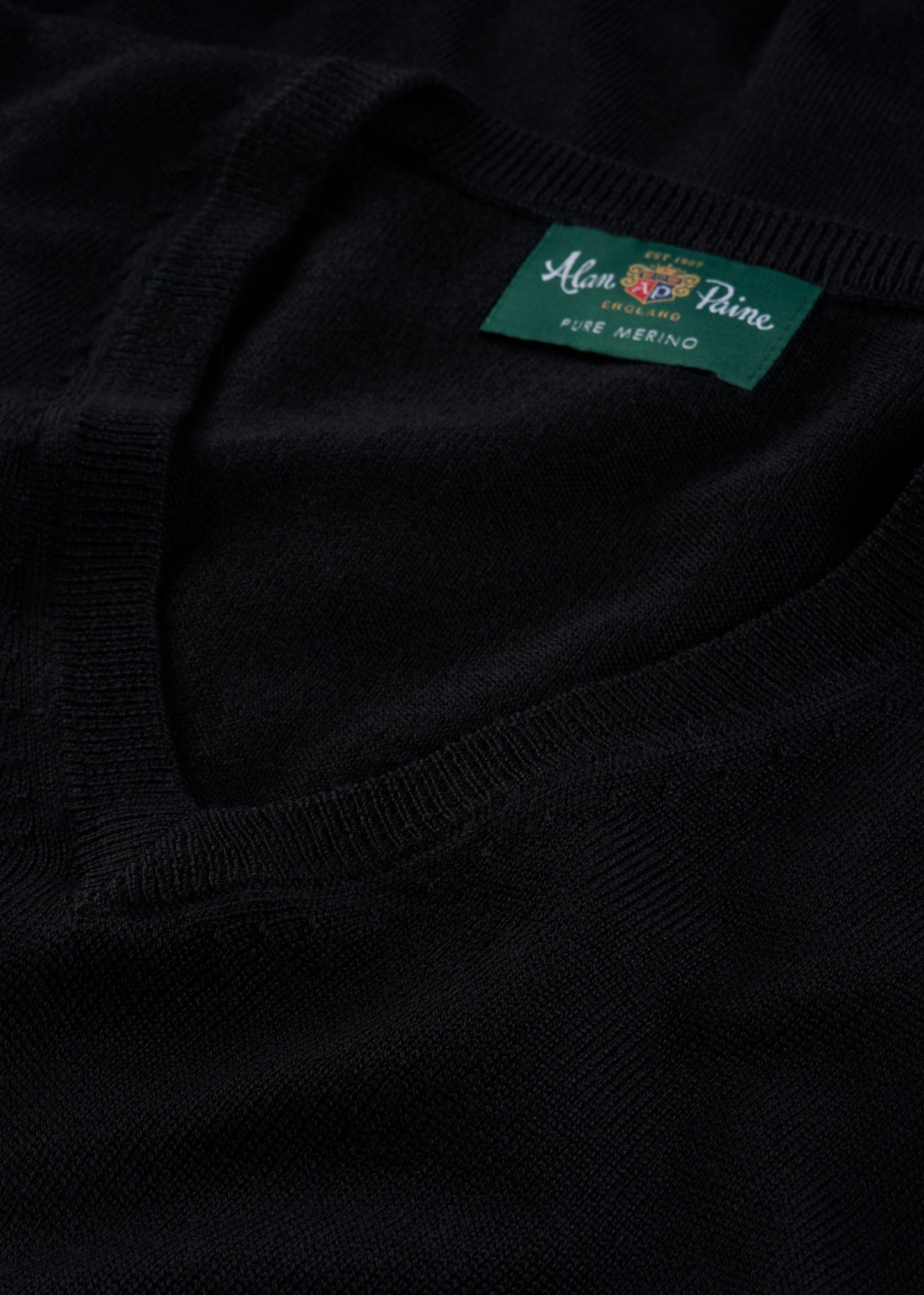 Men's Merino Wool Vee Neck Jumper in Black