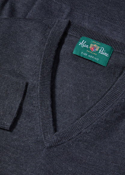 Millbreck Herrenpullover aus Merinowolle in Anthrazit – normale Passform